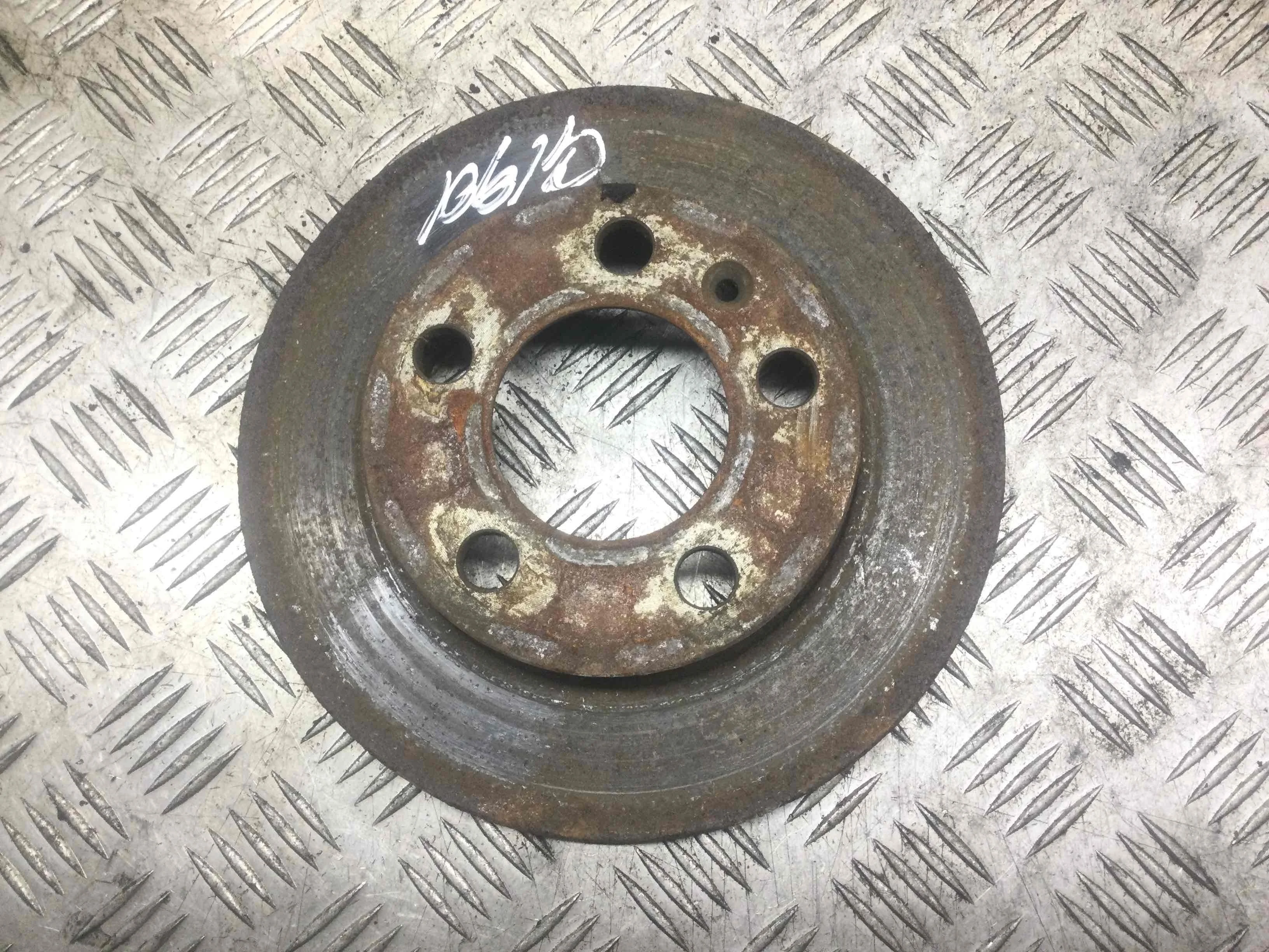 Диск тормозной задний Volkswagen Golf 4 поколение (1997-2004) бензин 1.4 i Механика 3-дв, х/б