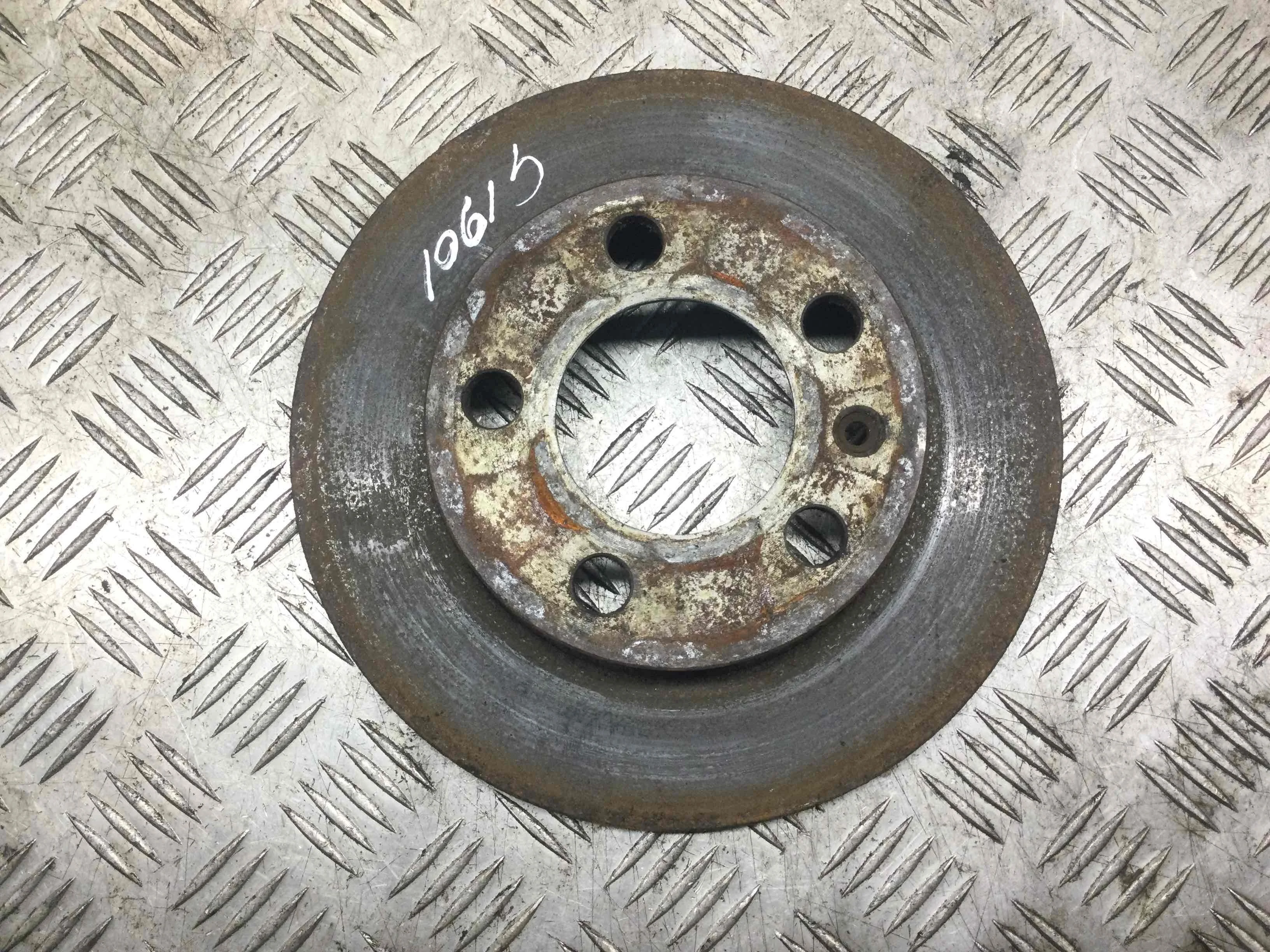 Диск тормозной задний Volkswagen Golf 4 поколение (1997-2004) бензин 1.4 i Механика 3-дв, х/б