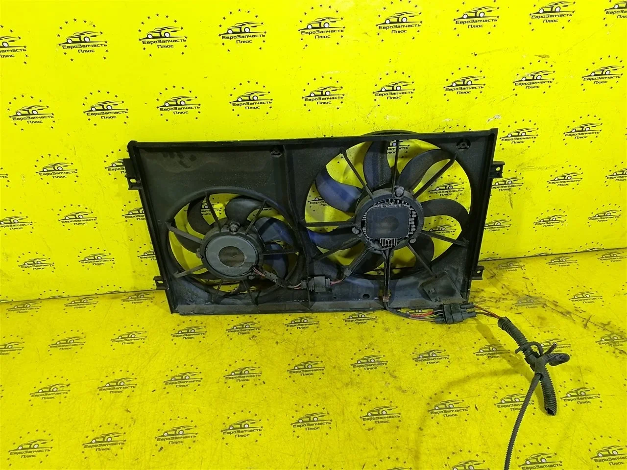 Диффузор радиатора Volkswagen Passat B6 1K0121207