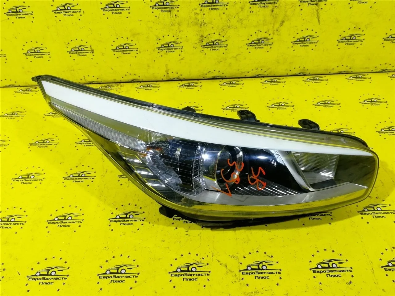 Фара Kia Ceed 2 92102A2040 JD, передняя правая