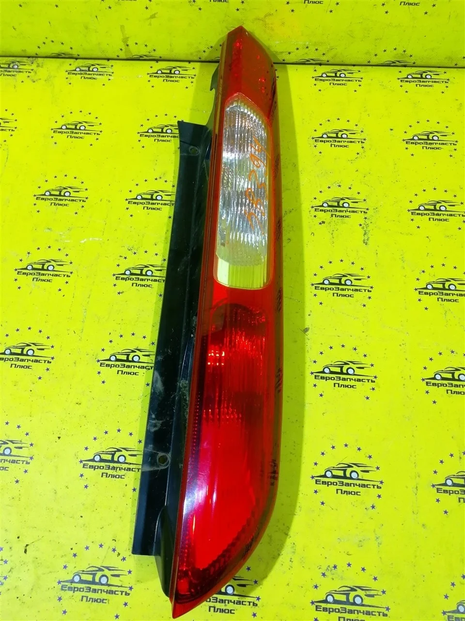 Фонарь Ford Focus 2 1520757, задний правый