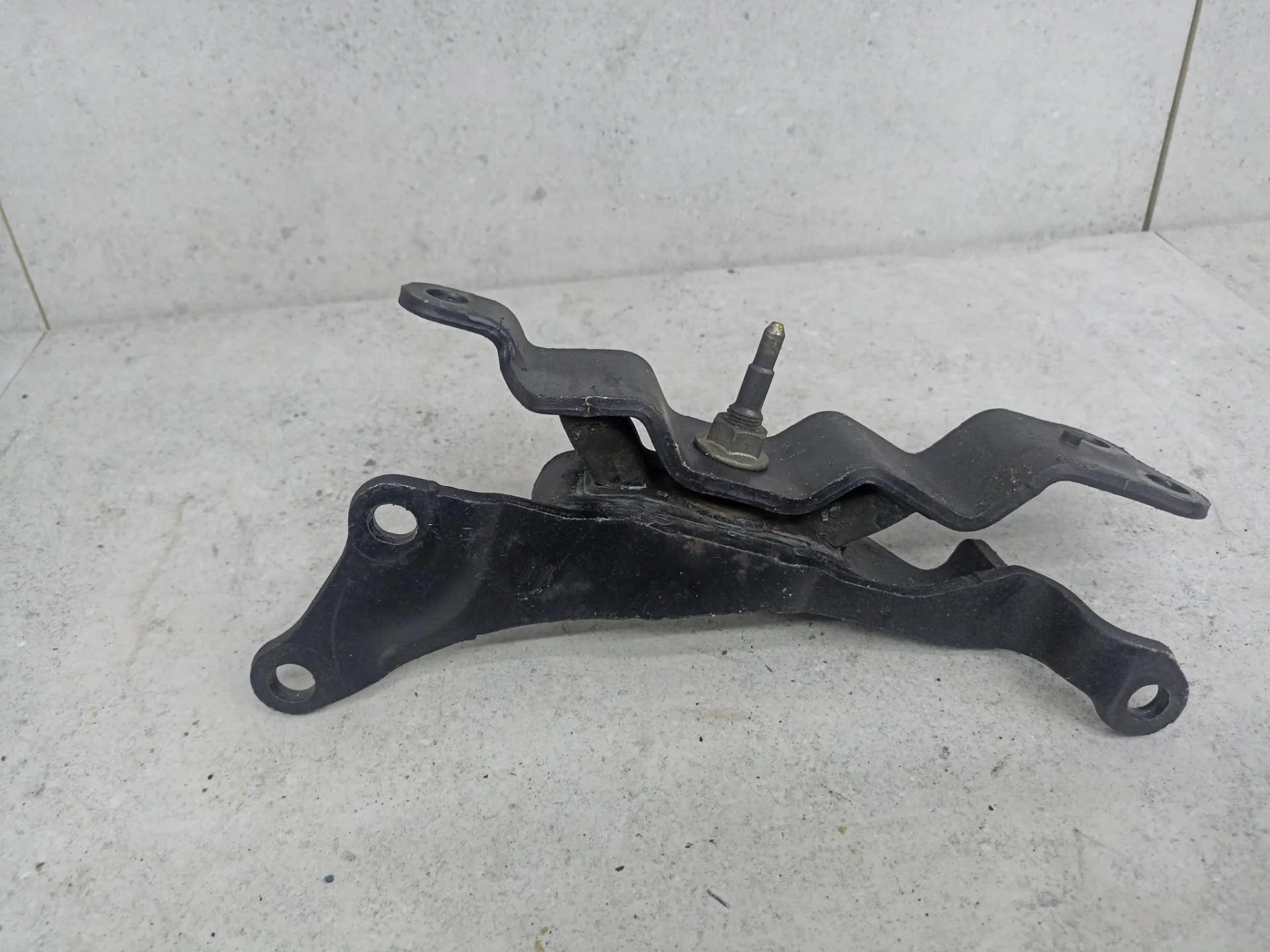 Подушка крепления двигателя передняя левая Nissan