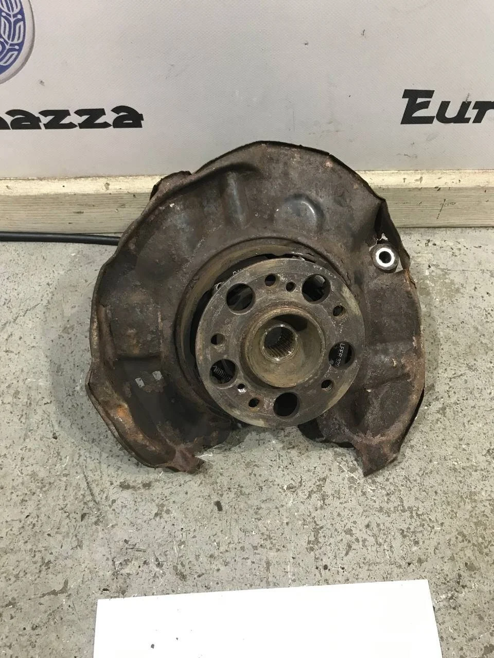 Задний поворотный кулак Mercedes W203