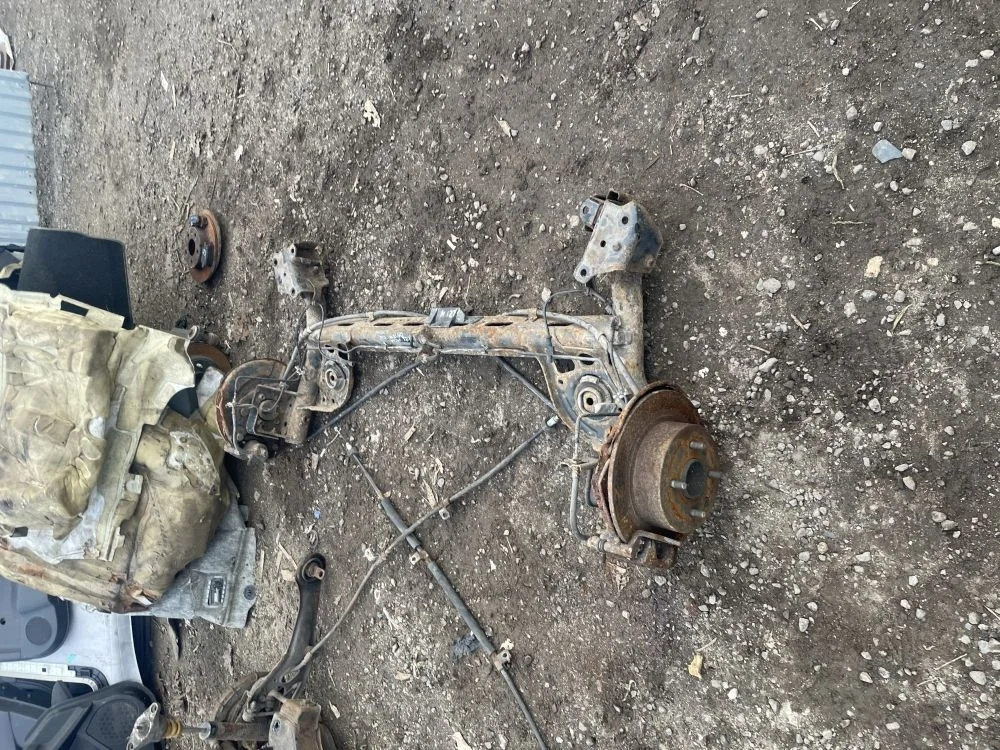 балка задняя nissan tiida C11 всборе европа