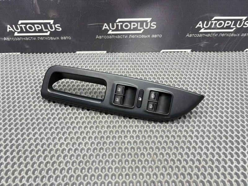 Блок управления стеклоподъемниками Skoda Octavia 2011 1Z1867171 ЛИФТБЭК А5 1.4 CAXA