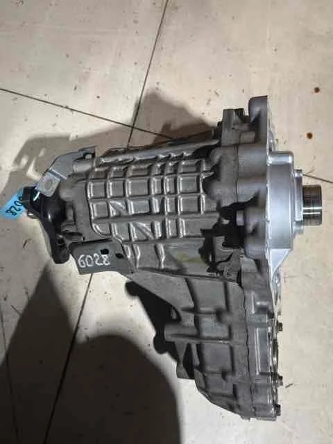 Раздаточная коробка Infiniti II рестайлинг (2011—2013) 331001BU0A
 v9x