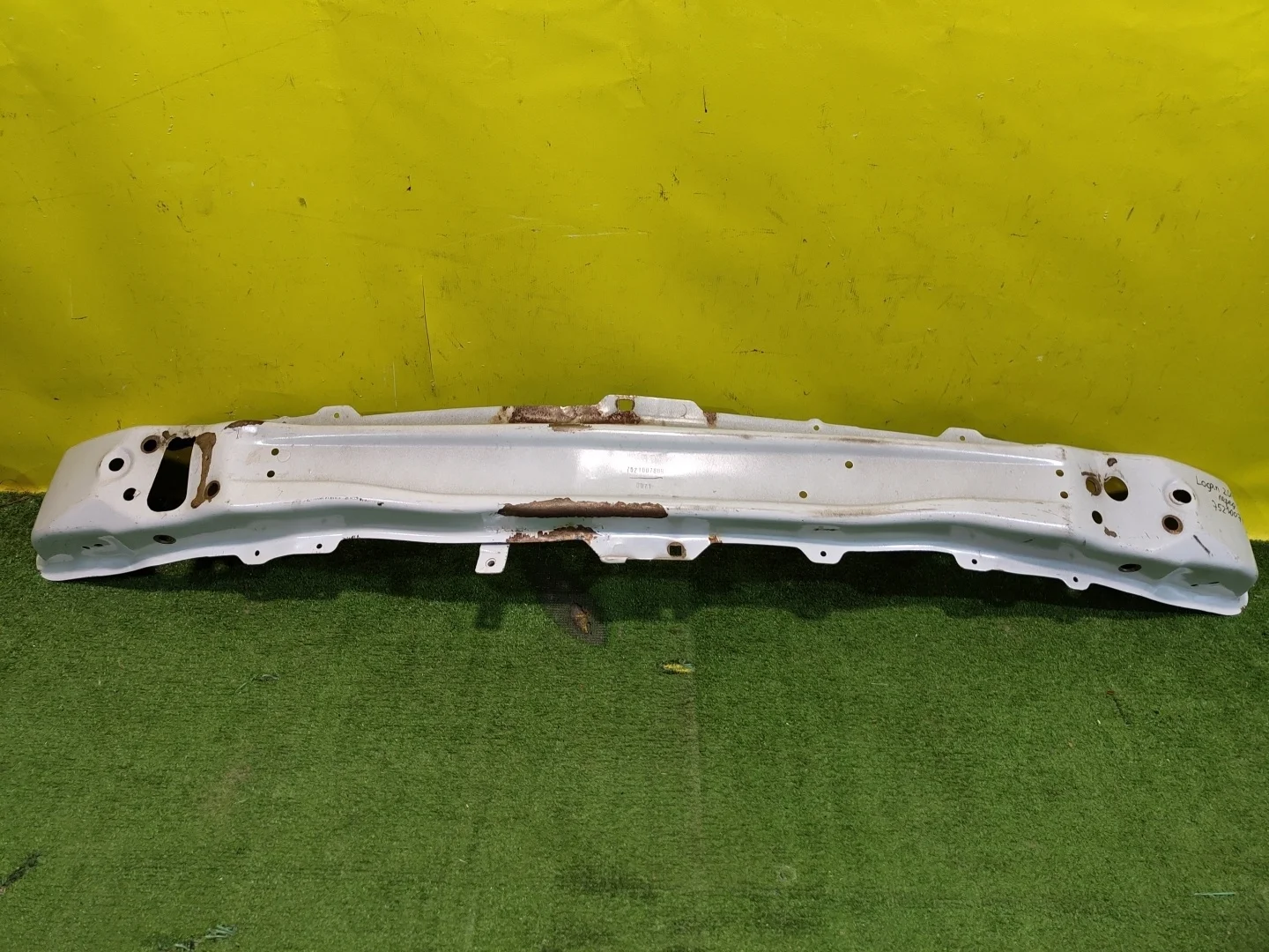 Усилитель переднего бампера  Renault Logan II 2014 752100786R 26181