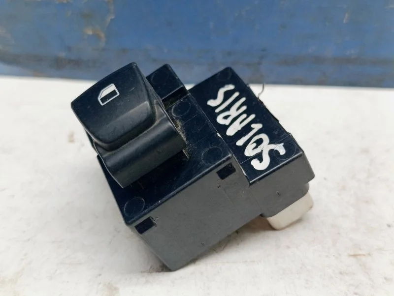 Кнопка стеклоподъемника Hyundai Solaris 2 2018 93576H5000 HCR 1.4 G4LC, передняя правая