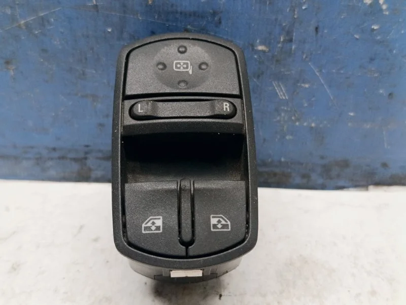 Блок кнопок стеклоподъемника Opel Corsa D 13258521 D, передний левый