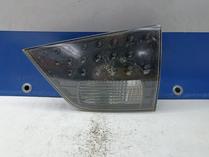 Фонарь внутренний Mitsubishi Outlander XL 2008 8331A064 CW5W, задний правый