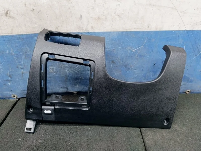 Накладка торпедо под руль Hyundai Solaris 1 2016 847501R000RY RB 1.6 G4FC