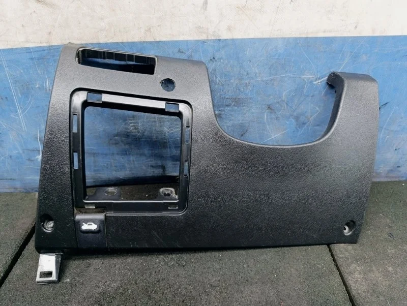 Накладка торпедо под руль Hyundai Solaris 1 2013 847501R000RY RB 1.6 G4FC