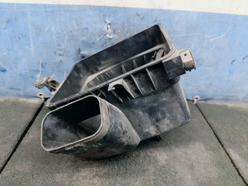 Корпус воздушного фильтра Toyota Celsior 2006 1770050220 UCF31 4.3 3UZ-FE