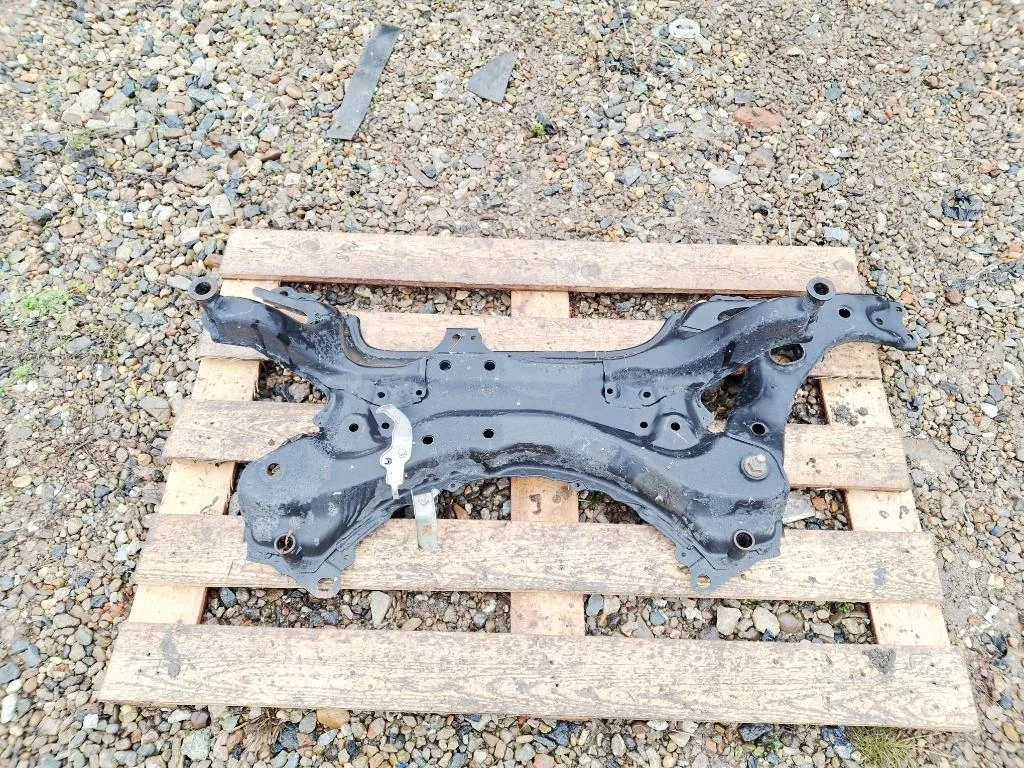 Подрамник Toyota Corolla E150