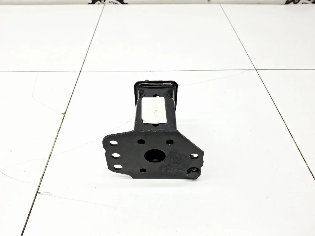 Кронштейн усилителя переднего бампера левый Toyota Land Cruiser Prado J120