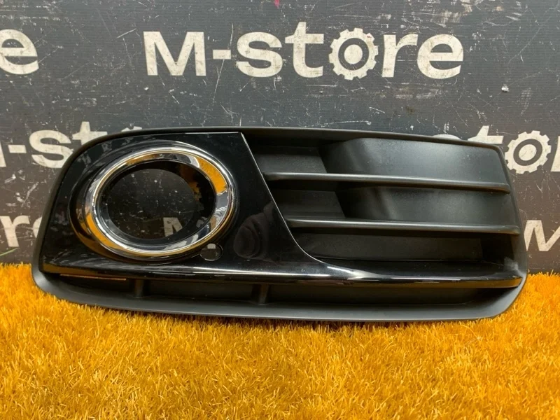 Оправа туманки Audi Q5 2013 8R0807682J 8R CNCD, передняя правая