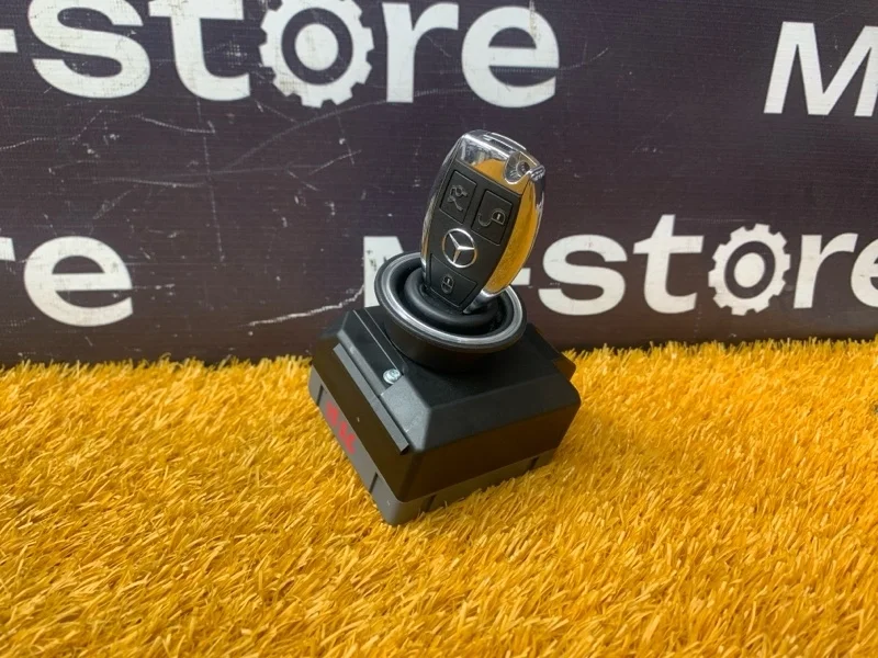 Замок зажигания Mercedes-Benz E-Class 2009 A2075450308 C207 272.961