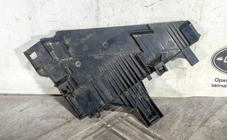 Кронштейн фары правый Land Rover Freelander II (2006—2010) 224DT