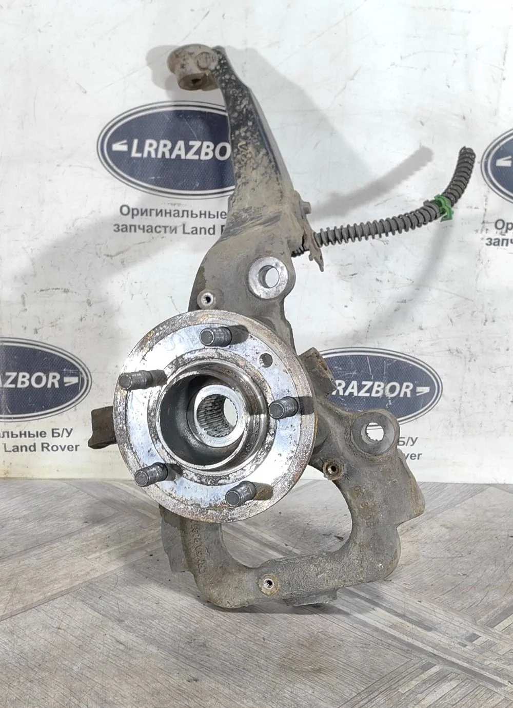Кулак поворотный передний левый Land Rover Discovery III (2004—2009) 276DT