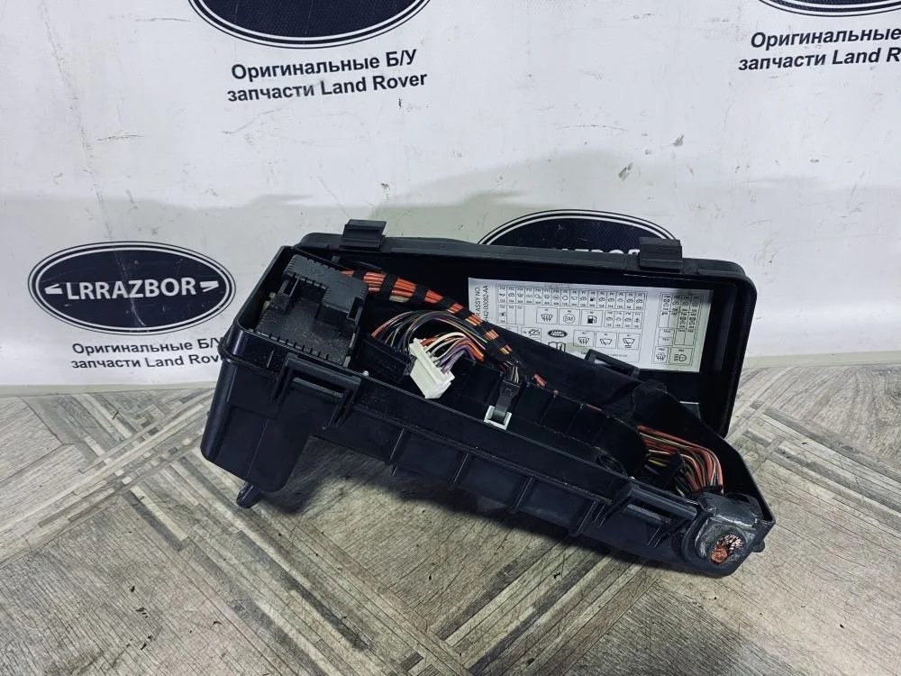 Корпус блока предохранителей Land Rover Range Rover III рестайлинг 2 (2009—2012) 448DT