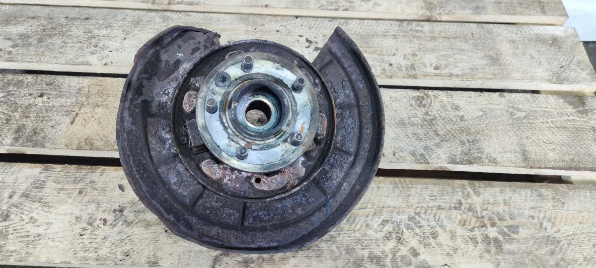 Кулак задний правый Land Rover Range Rover Sport I (2005—2009) 368DT