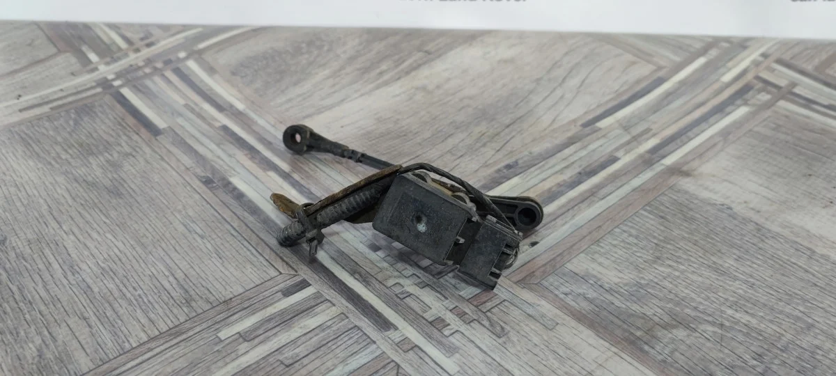 Датчик положения кузова передний правый Land Rover Range Rover III рестайлинг (2005—2009) 428PS
