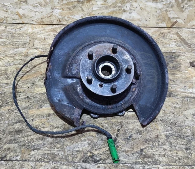 Кулак задний левый Land Rover Range Rover III рестайлинг (2005—2009) 368DT