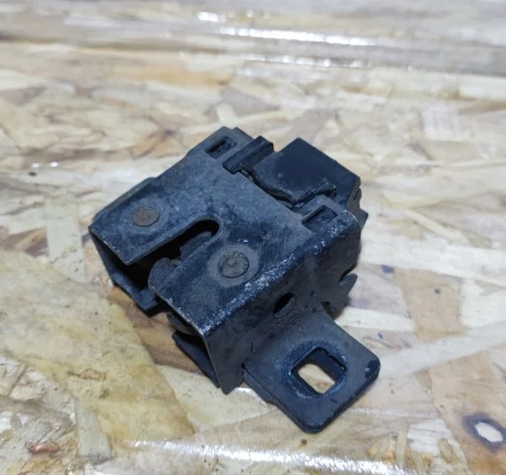 Замок капота Land Rover Freelander II рестайлинг (2010—2012) 224DT