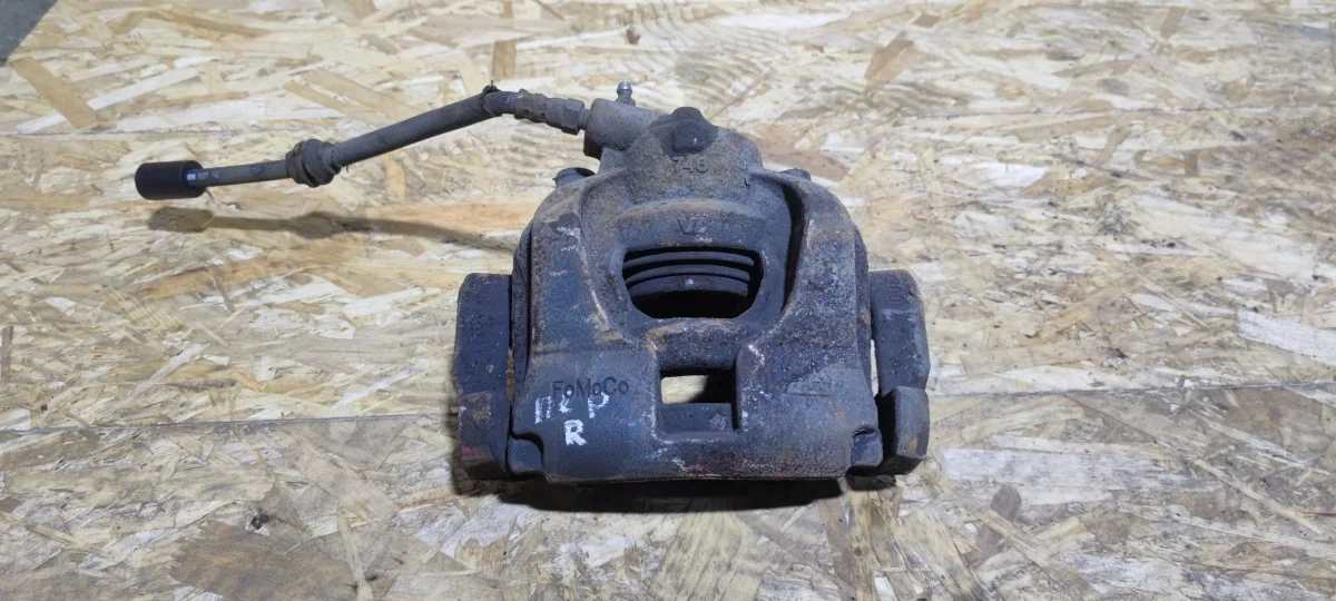 Суппорт тормозной передний правый Land Rover Freelander II рестайлинг (2010—2012) 224DT