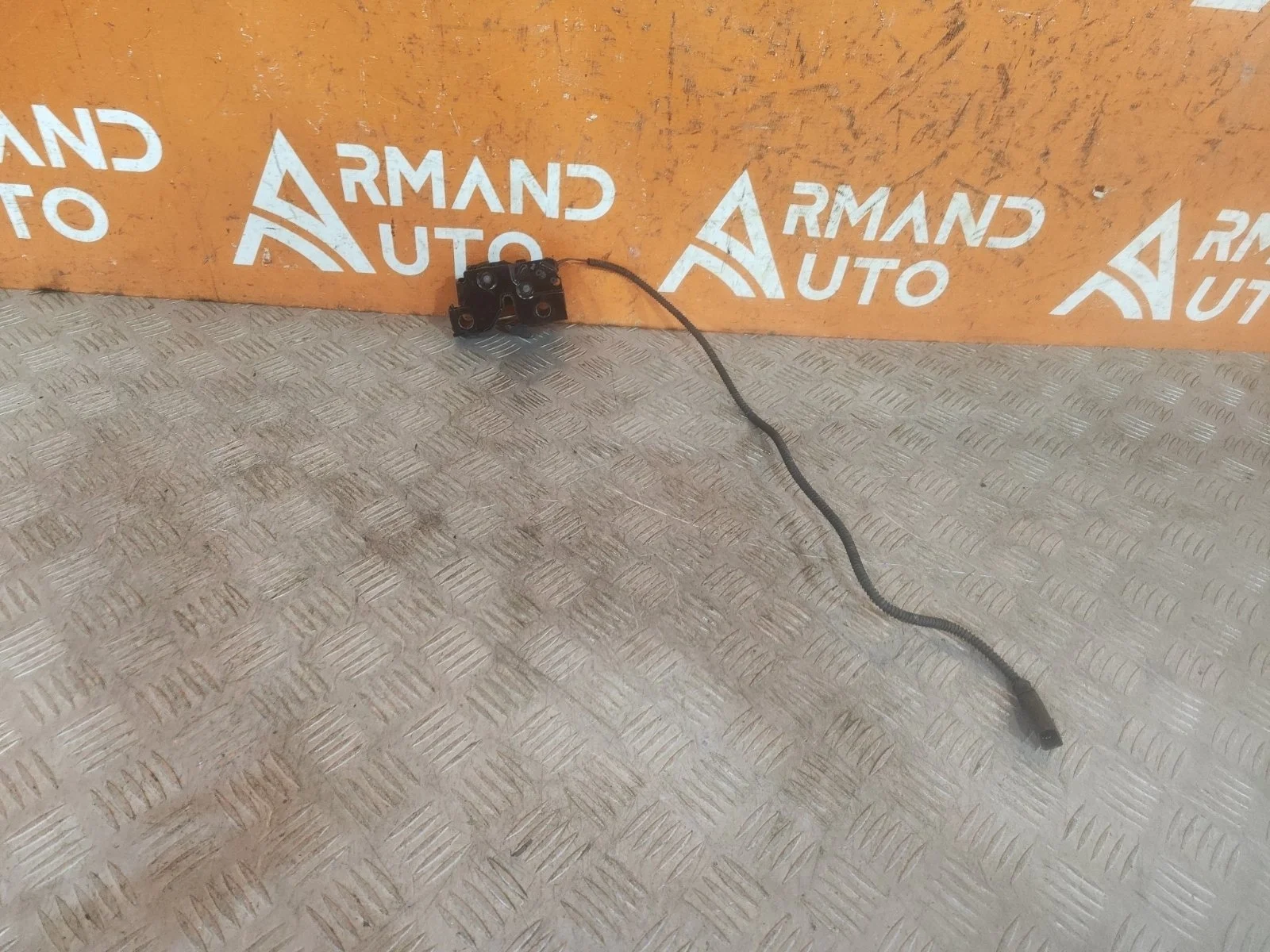 Замок капота Volkswagen Polo 2009-2020 5