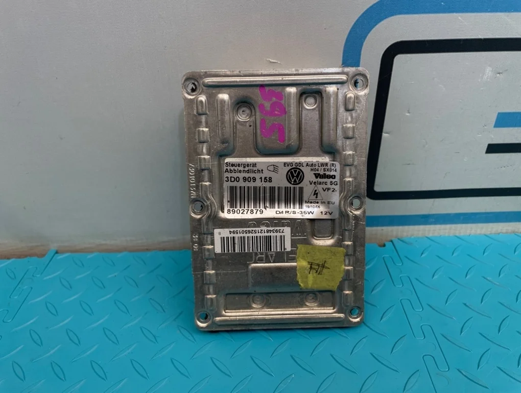 Блок розжига ксенона Volkswagen Touareg 2006 3D0909158 7LA BMV 3.2, правый