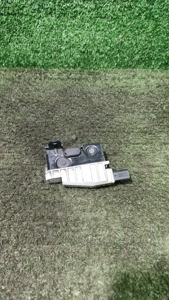 Замок капота Mercedes E-Class 2011 A2128800160 W207 271.860