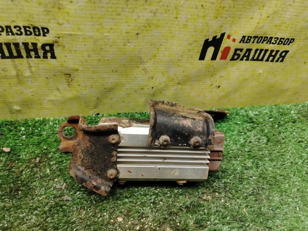 Блок управления топливным насосом Lexus Lx570 2008 8957060150 URJ201 3URFE