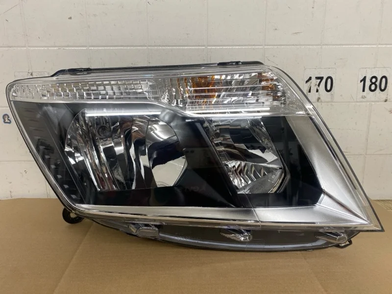 ФАРА Nissan Terrano 2014 2015 2016 2017 2018 2019 2020 2021 2022 260103169R, правая