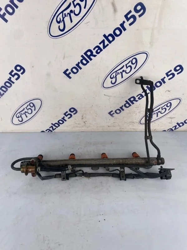 Рампа топливная Suzuki Grand Vitara 2002 1570065810 TL52 2.0 (J20A)