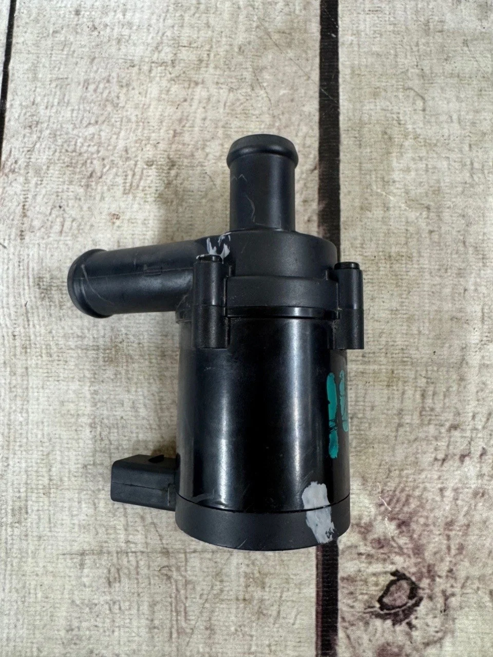 Насос водяной дополнительный VW Tiguan 1 2013