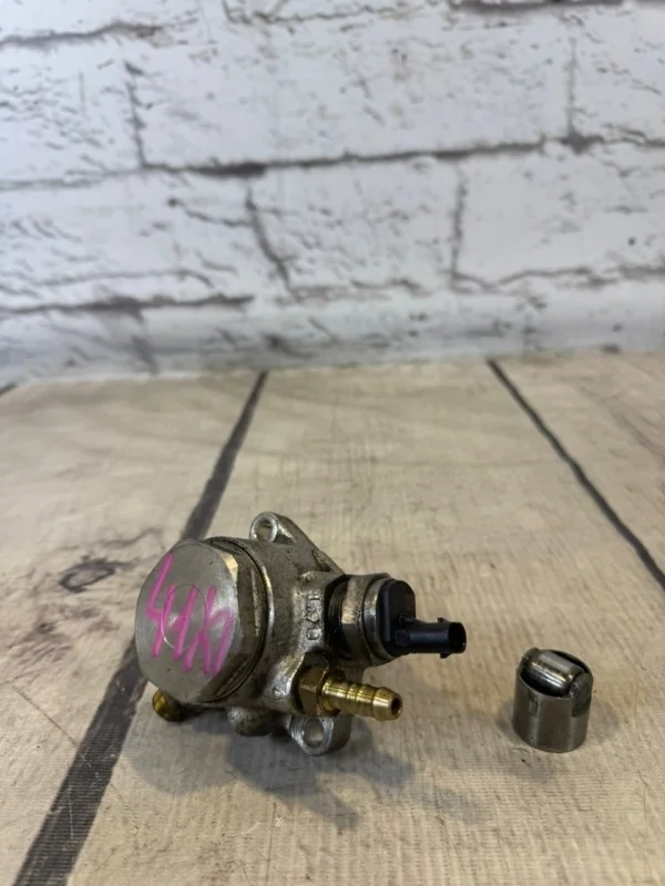 Насос топливный высокого давления Audi A3 2015 8V