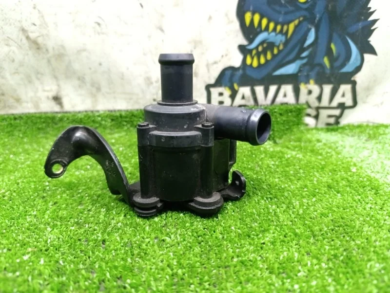 Дополнительная водяная помпа Audi A4 2014 06D121601 B8 CDN