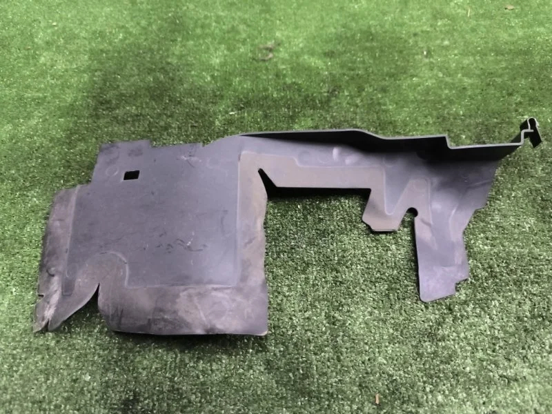 Дефлектор радиатора Audi TT 2012 8J0121283A 8J3 CDA, левый