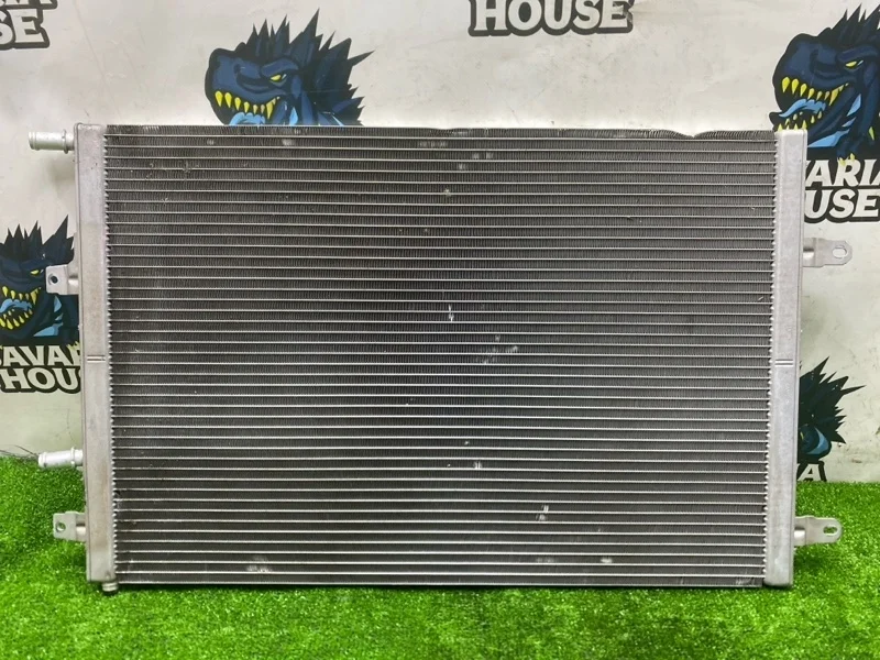 Дополнительный радиатор Audi A8 2017 4H0145804A D4 CTG