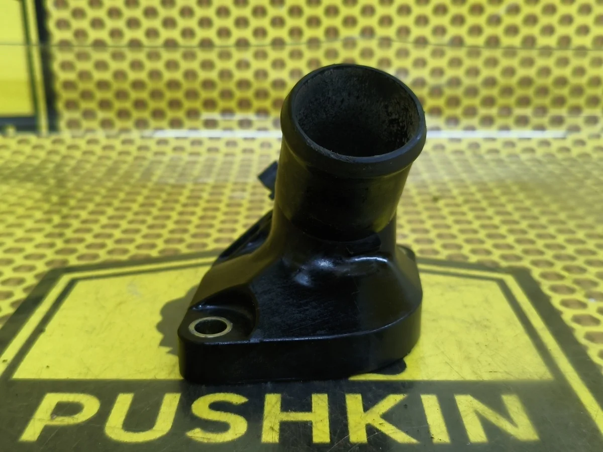 Крышка термостата Nissan Tiida 2008 13049ED02A C11 HR15DE