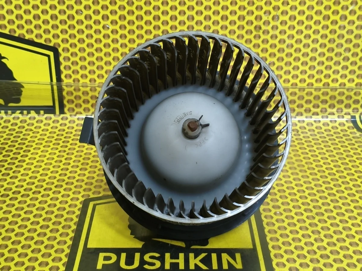 Мотор печки Nissan Tiida 2008 27226ED000 C11 HR15DE