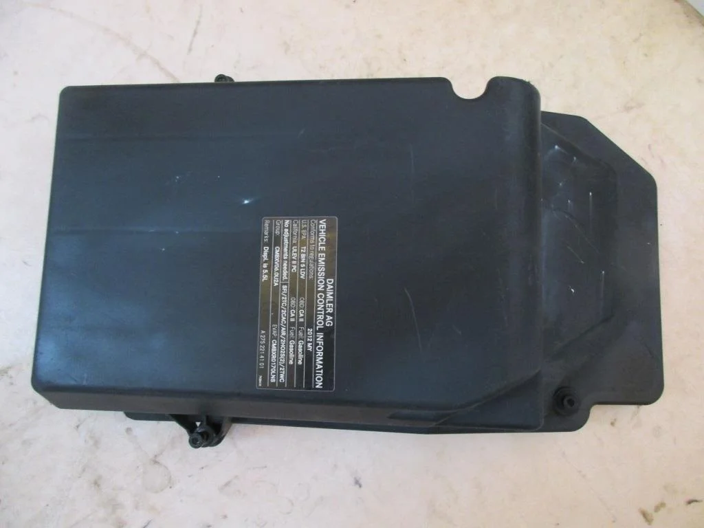 Крышка блока предохранителей Mercedes-Benz