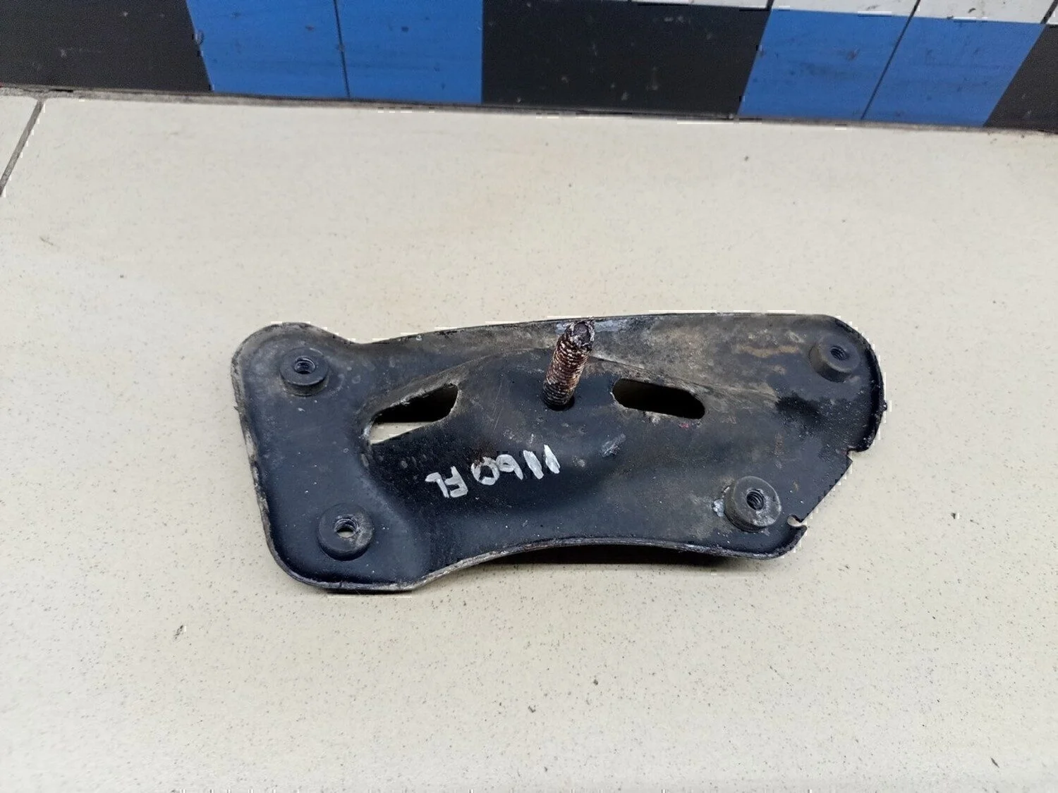 Кронштейн крепления крыла Yeti 2009>