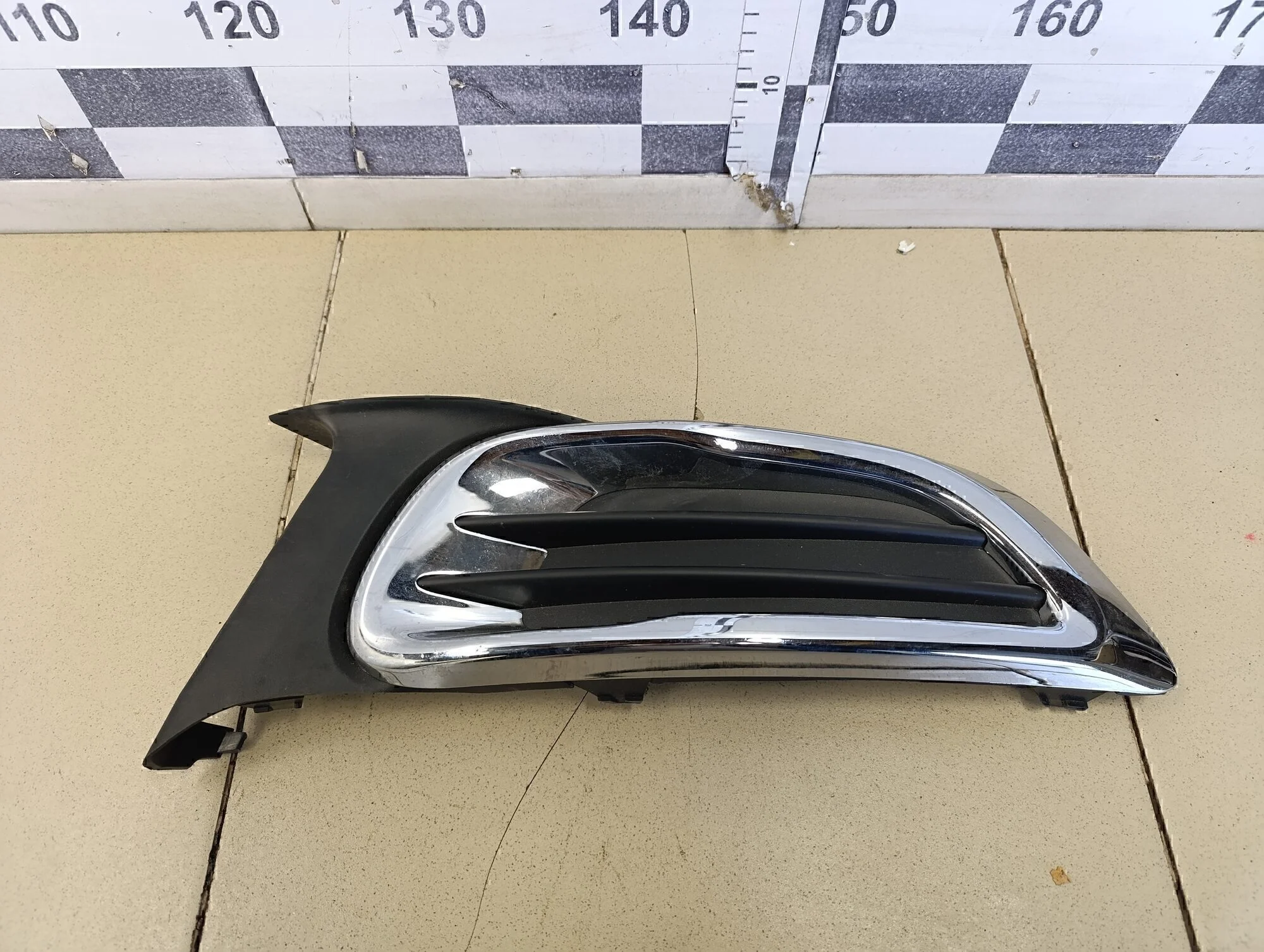 Накладка переднего бампера правая C3 Picasso 2008>