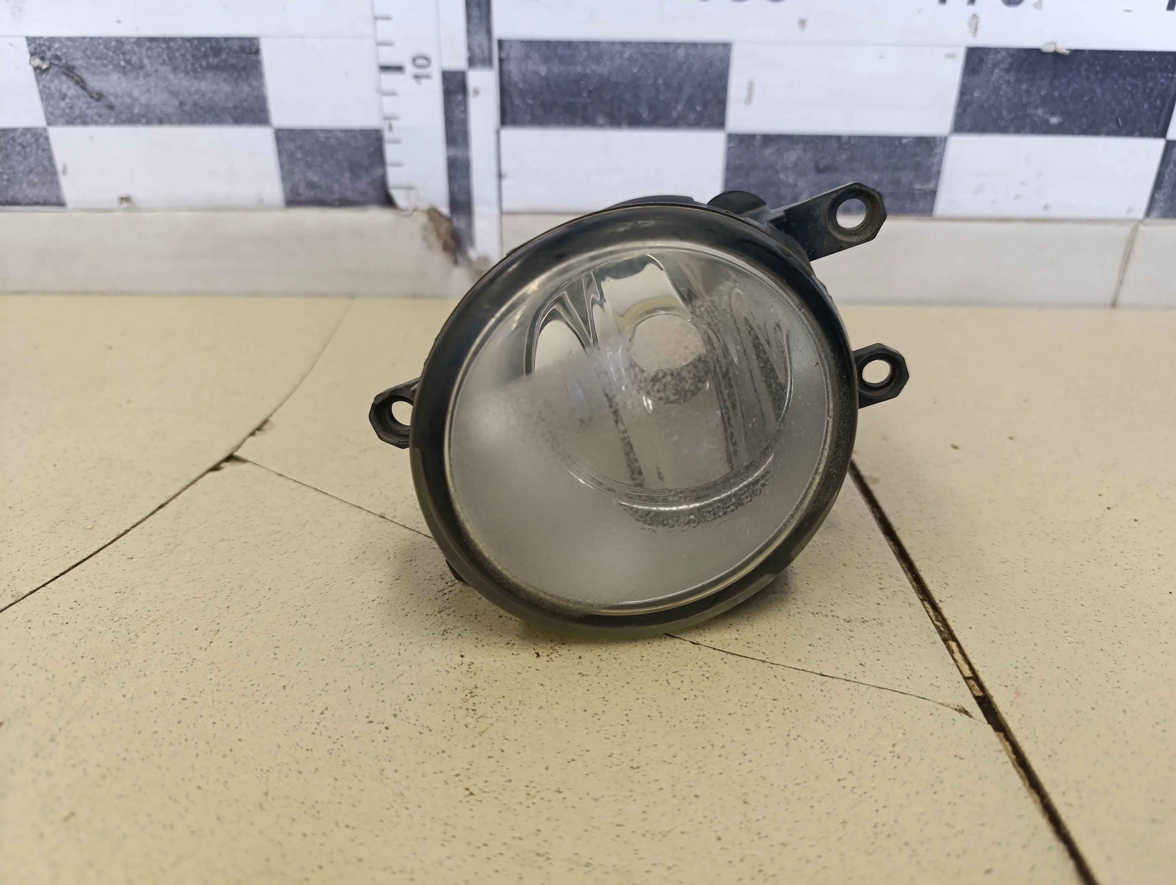 Фара противотуманная правая Avensis II 2003-2008