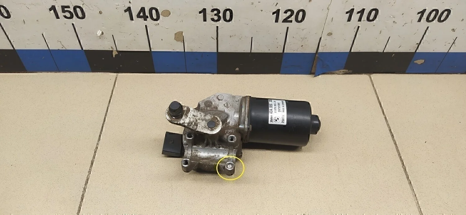 Моторчик стеклоочистителя передний 3-серия E90/E91 2005>