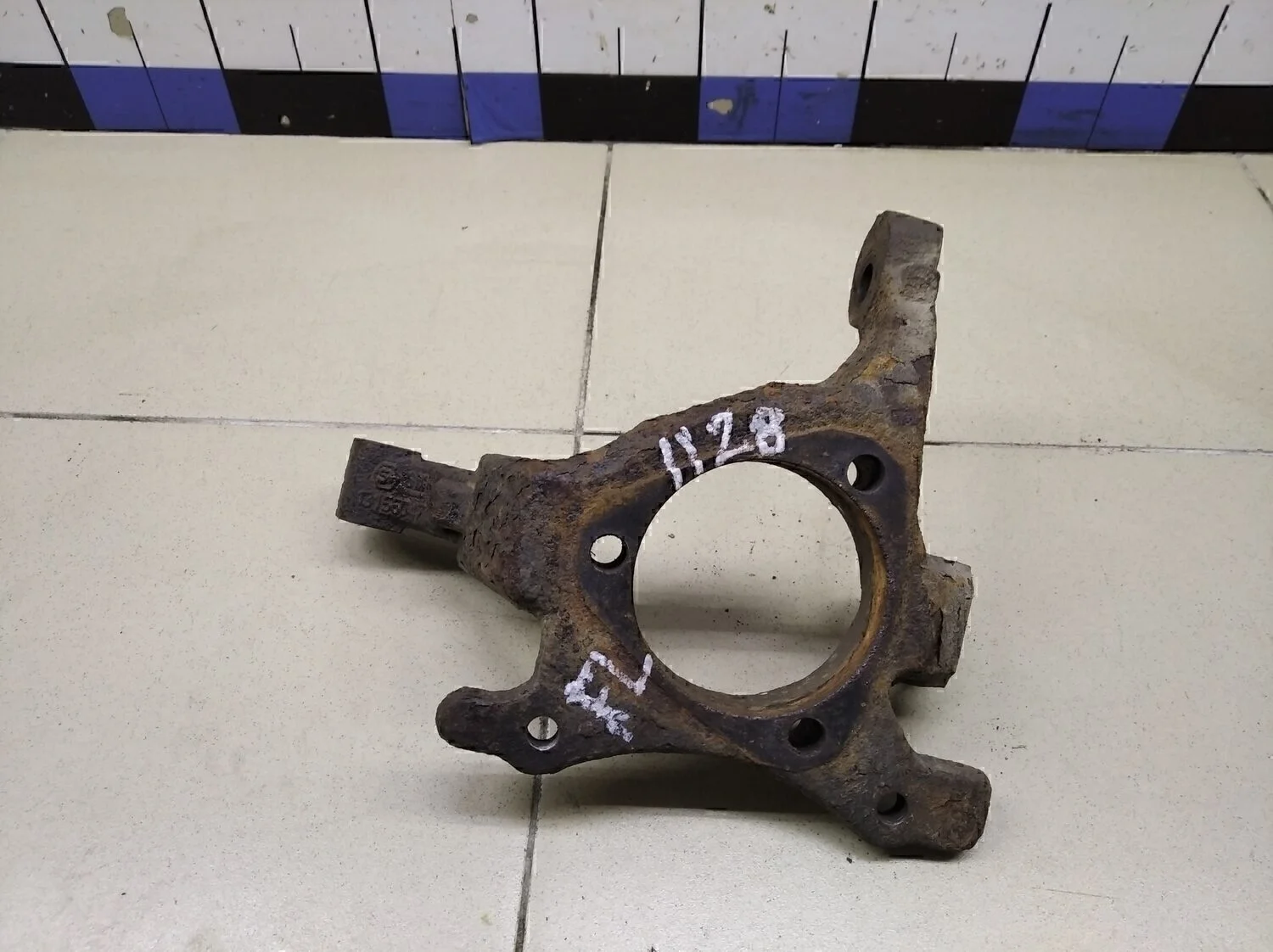 Кулак поворотный передний левый Astra H / Family 2004-2015