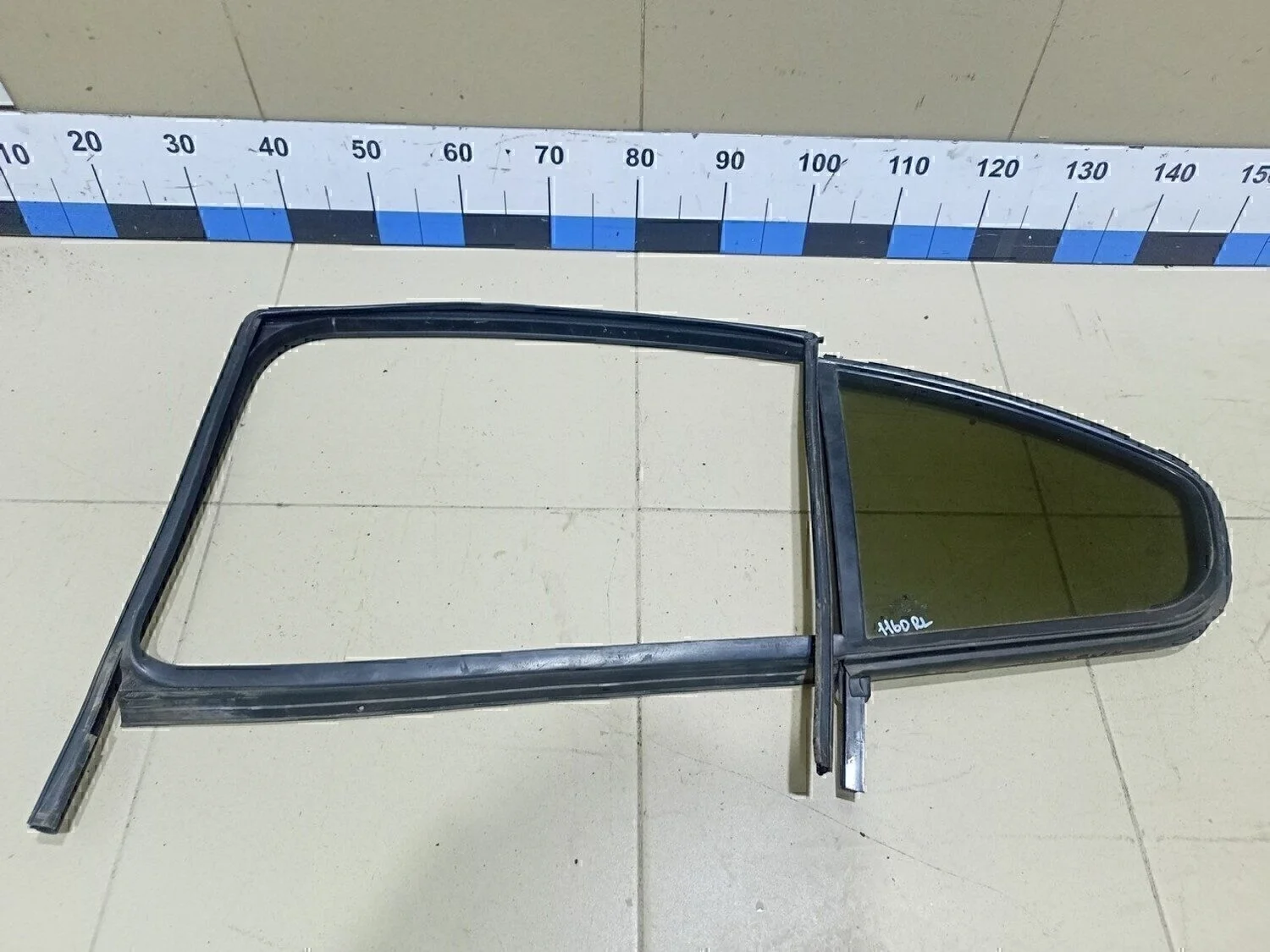 Стекло двери задней левой (форточка) Octavia (A5 1Z-) 2004-2013