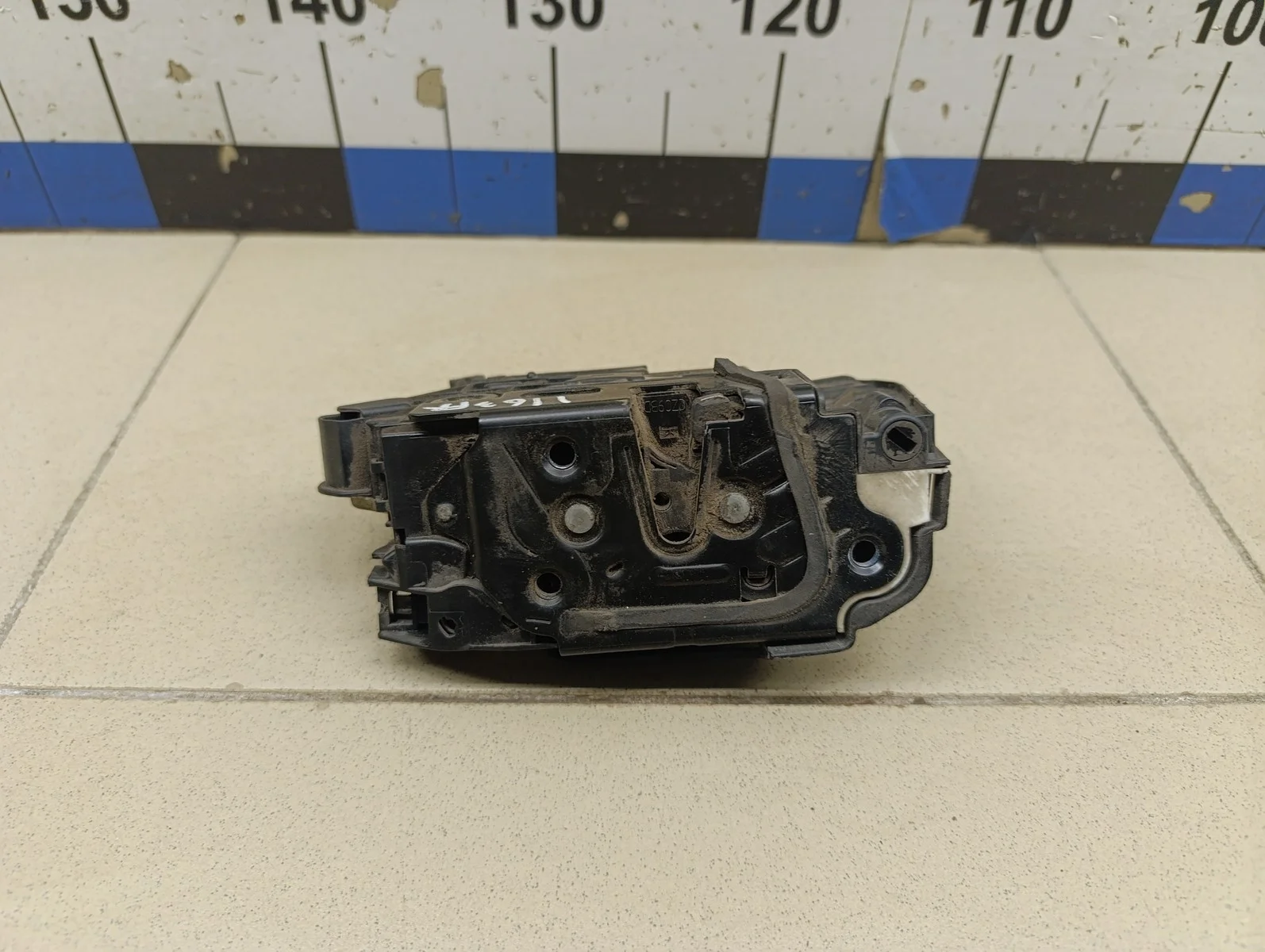 Замок двери передней правой Fabia 2007-2015